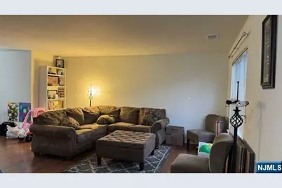 2098 Francis Court 2098 #2098, Mahwah, NJ 07430 - Photo 4