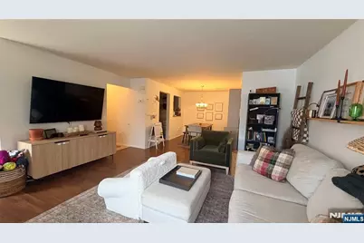 2098 Francis Court 2098 #2098, Mahwah, NJ 07430 - Photo 2