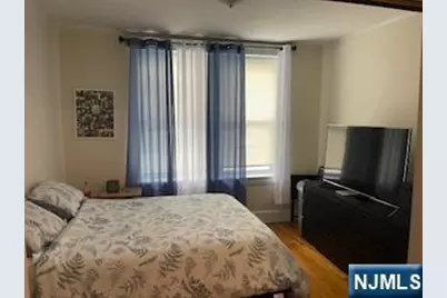 379 Undercliff Avenue 5 #5, Edgewater, NJ 07020 - Photo 4