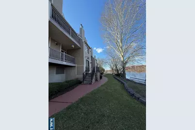 712 River Renaissance A12 #A12, East Rutherford, NJ 07073 - Photo 2