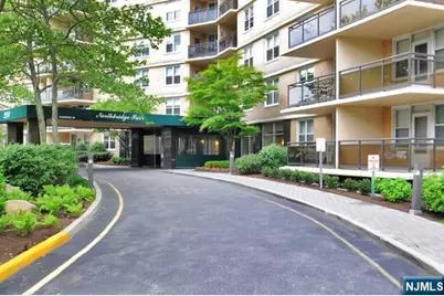 2200 Central Road 15N #15N, Fort Lee, NJ 07024 - Photo 2