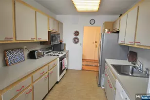 2200 Central Road 15N, Fort Lee, NJ 07024 - Photo 10