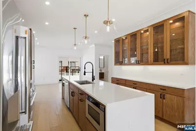 211 E Harriet Avenue A #A, Palisades Park, NJ 07650 - Photo 10