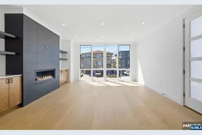 211 E Harriet Avenue A #A, Palisades Park, NJ 07650 - Photo 4