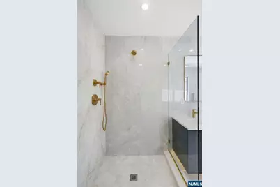 211 E Harriet Avenue A #A, Palisades Park, NJ 07650 - Photo 28