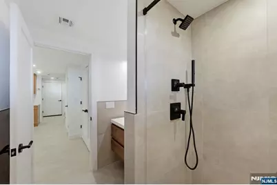 211 E Harriet Avenue B #B, Palisades Park, NJ 07650 - Photo 36