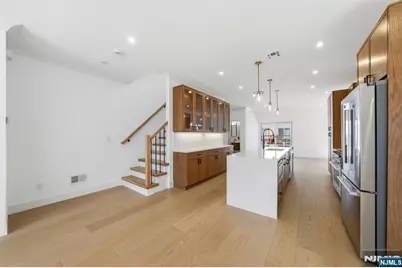 211 E Harriet Avenue B #B, Palisades Park, NJ 07650 - Photo 8