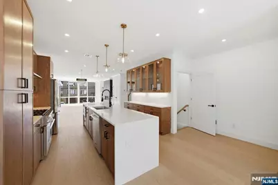 211 E Harriet Avenue B #B, Palisades Park, NJ 07650 - Photo 14