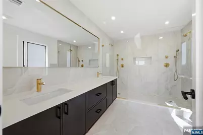 211 E Harriet Avenue B #B, Palisades Park, NJ 07650 - Photo 24