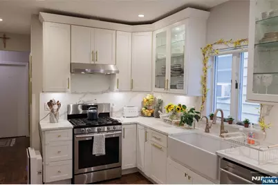 33 Claremont Avenue, Montclair, NJ 07042 - Photo 2