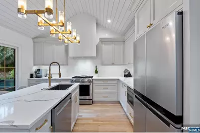 395 Colonial Boulevard, Washington Township, NJ 07676 - Photo 12