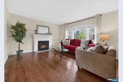 247 Steilen Avenue, Ridgewood, NJ 07450 - Photo 4