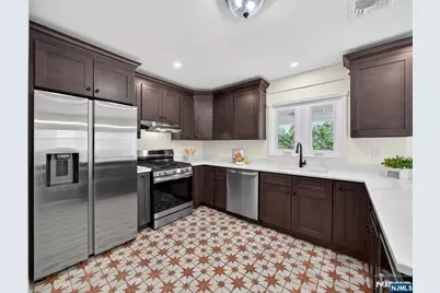 247 Steilen Avenue, Ridgewood, NJ 07450 - Photo 8