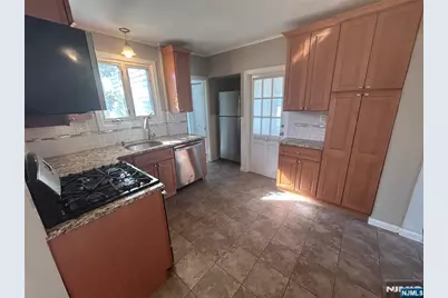 58 Buena Vista Avenue 1 #1, Hawthorne, NJ 07506 - Photo 8