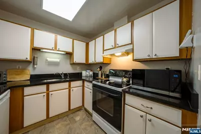 208 Federal Hill Road, Pompton Lakes, NJ 07442 - Photo 4