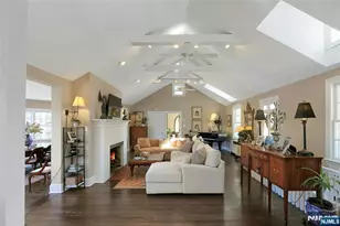 28 Turners Lake Dr, Mahwah, NJ 07430 - Photo 8