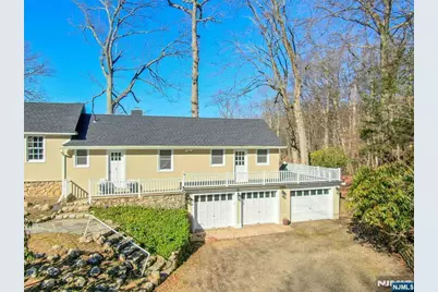 28 Turners Lake Drive, Mahwah, NJ 07430 - Photo 32