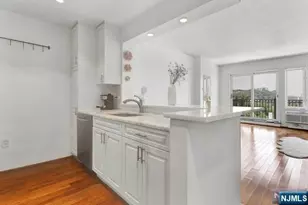 3412 City Pl, Edgewater, NJ 07020 - Photo 4