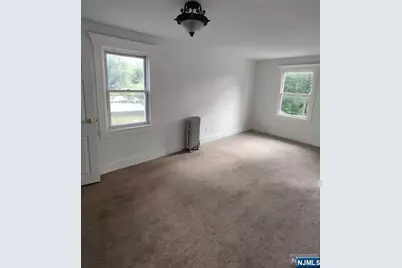 282 N Prospect Avenue, Bergenfield, NJ 07621 - Photo 10