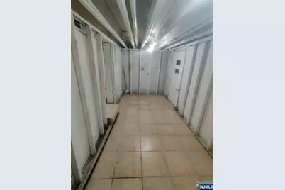 282 N Prospect Avenue, Bergenfield, NJ 07621 - Photo 18