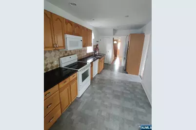 282 N Prospect Avenue, Bergenfield, NJ 07621 - Photo 6