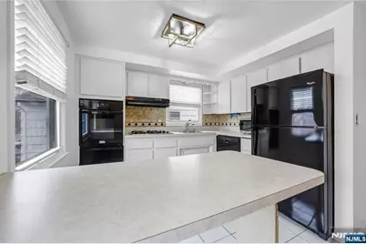 38 Washington Avenue 2 #2, Rutherford, NJ 07070 - Photo 6