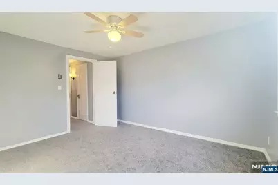 592 Beverly Road 2nd Floor #2nd floor, Teaneck Township, NJ 07666 - Photo 6