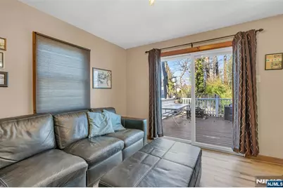 60 Westview Drive, Bergenfield, NJ 07621 - Photo 8