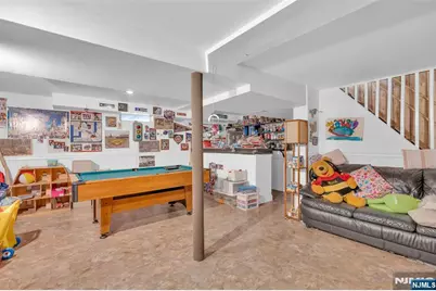 60 Westview Drive, Bergenfield, NJ 07621 - Photo 16