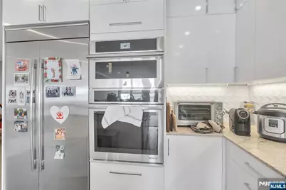 314 The Promenade, Edgewater, NJ 07020 - Photo 2