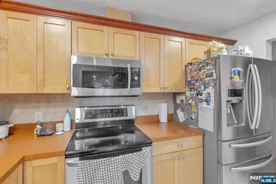 547 Gorge Road 2E #2E, Cliffside Park, NJ 07010 - Photo 10