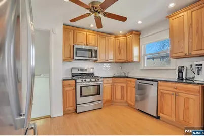 687 Lancaster Road, Ridgefield, NJ 07657 - Photo 2