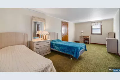 281 Fencsak Avenue, Elmwood Park, NJ 07407 - Photo 12