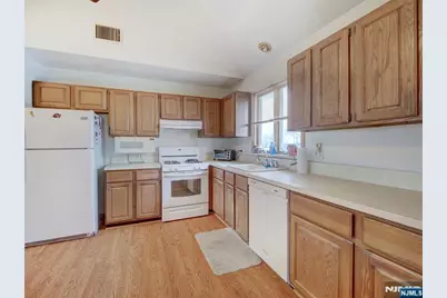 16 Oldis Street, Rochelle Park Township, NJ 07662 - Photo 6