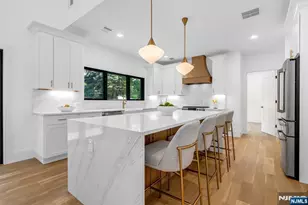 452 Oregon St, Paramus, NJ 07652 - Photo 4