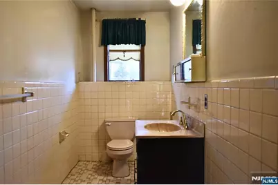 297 Fencsak Avenue, Elmwood Park, NJ 07407 - Photo 20