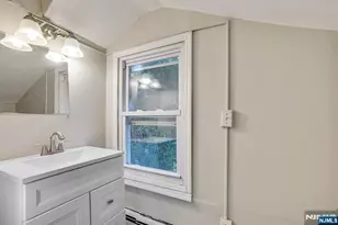 34 Oak St, Bloomingdale, NJ 07403 - Photo 16