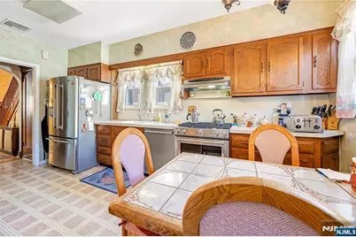 429 Oakdene Avenue, Cliffside Park, NJ 07010 - Photo 14