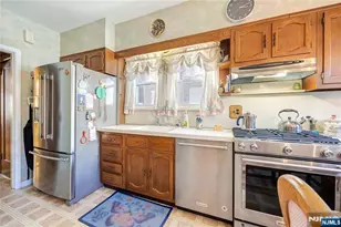 429 Oakdene Ave, Cliffside Park, NJ 07010 - Photo 12