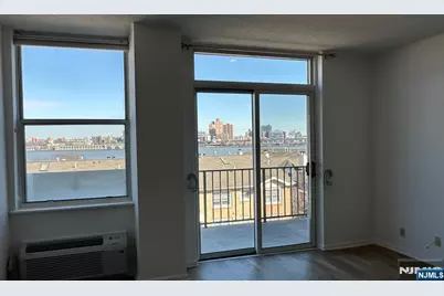 200 Grand Cove Way 5M #5M, Edgewater, NJ 07020 - Photo 8