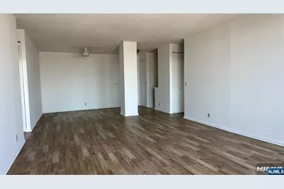 200 Grand Cove Way 5M #5M, Edgewater, NJ 07020 - Photo 6