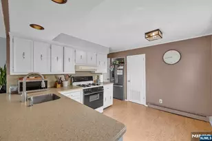 8-27 Oak St, Fair Lawn, NJ 07410 - Photo 10