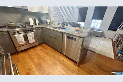 19 Cleveland Avenue 3 #3, Harrison, NJ 07029 - Photo 4