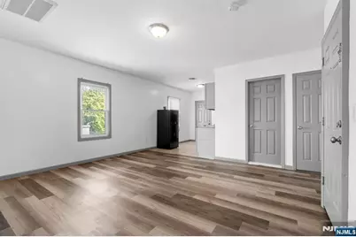 143 Valley Road 2L #2L, Montclair, NJ 07042 - Photo 2