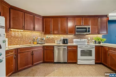 1055 River Road 302 #302, Edgewater, NJ 07020 - Photo 4