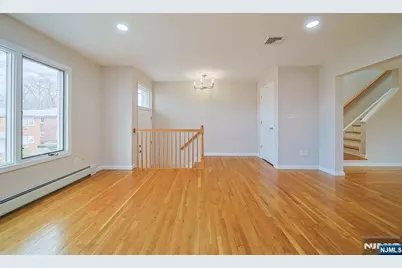 2432 3rd Street B #B, Fort Lee, NJ 07024 - Photo 4