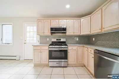 2432 3rd Street B #B, Fort Lee, NJ 07024 - Photo 18