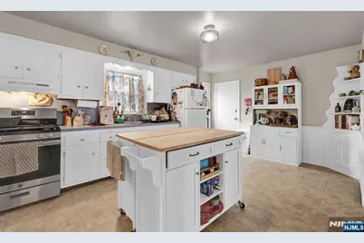 322 Broughton Avenue, Bloomfield, NJ 07003 - Photo 18