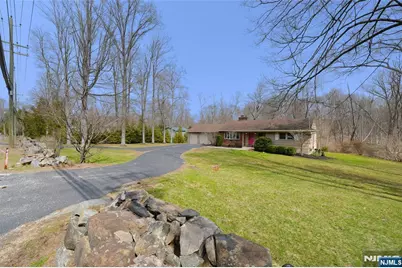 857 Darlington Avenue, Mahwah, NJ 07430 - Photo 2