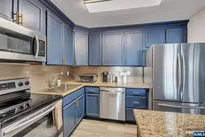 250 Gorge 21B #21B, Cliffside Park, NJ 07010 - Photo 18